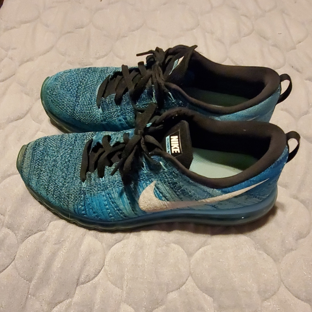 Nike Flyknit Max - Picture 4 of 8